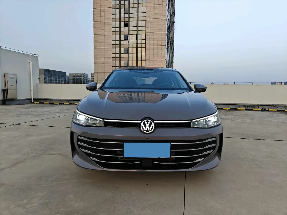 2025 Volkswagen Passat 2.0T 220HP L4 7DCT,autocango,china used car exporter,china ev exporter,chinese used car exporter,chinese used ev exporter