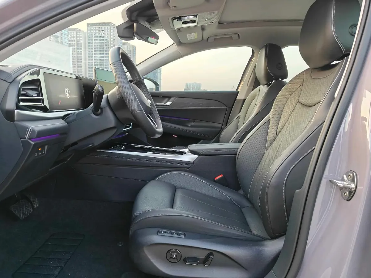 2025 Volkswagen Passat 2.0T 220HP L4 7DCT,autocango,china used car exporter,china ev exporter,chinese used car exporter,chinese used ev exporter