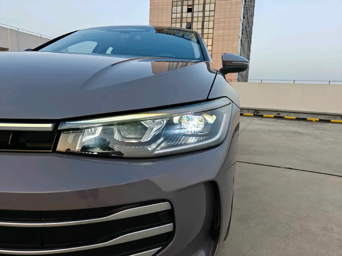 2025 Volkswagen Passat 2.0T 220HP L4 7DCT,autocango,china used car exporter,china ev exporter,chinese used car exporter,chinese used ev exporter