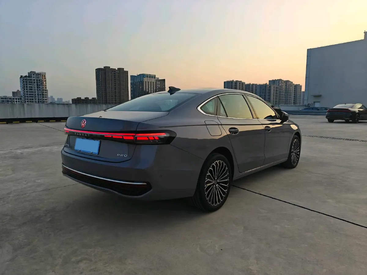 2025 Volkswagen Passat 2.0T 220HP L4 7DCT,autocango,china used car exporter,china ev exporter,chinese used car exporter,chinese used ev exporter