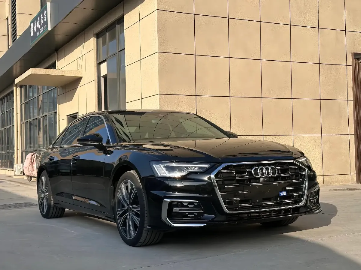2025 Audi A6L 2.0T 245HP L4 7DCT,autocango,china used car exporter,china ev exporter,chinese used car exporter,chinese used ev exporter