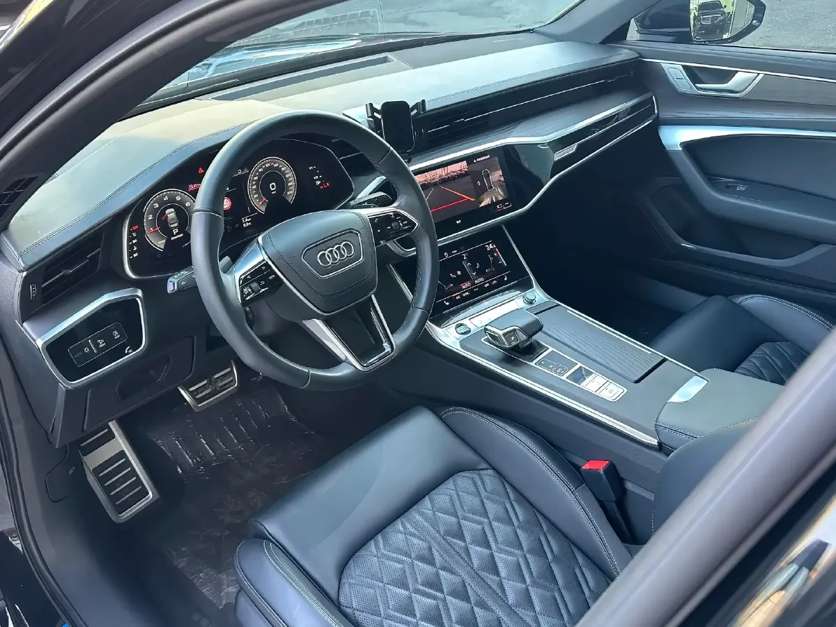 2025 Audi A6L 2.0T 245HP L4 7DCT,autocango,china used car exporter,china ev exporter,chinese used car exporter,chinese used ev exporter