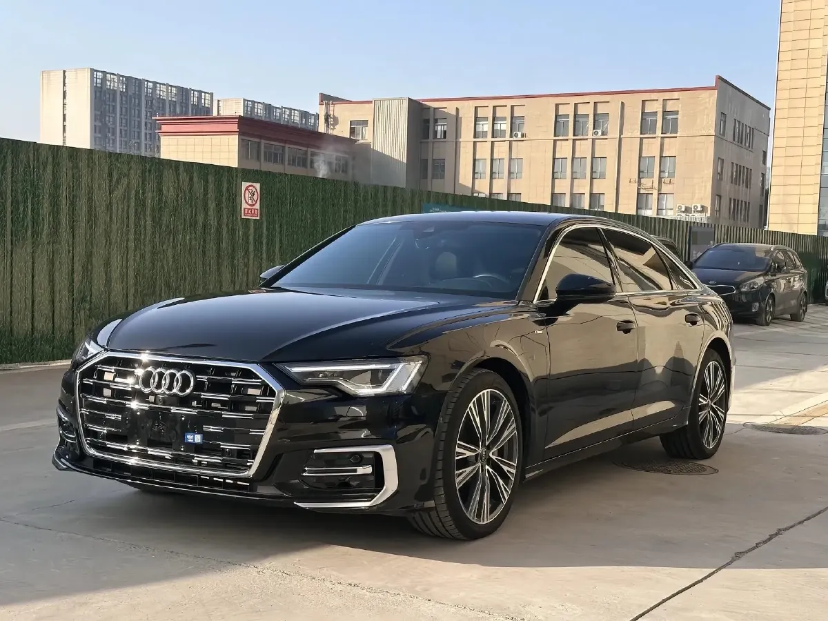 2025 Audi A6L 2.0T 245HP L4 7DCT,autocango,china used car exporter,china ev exporter,chinese used car exporter,chinese used ev exporter
