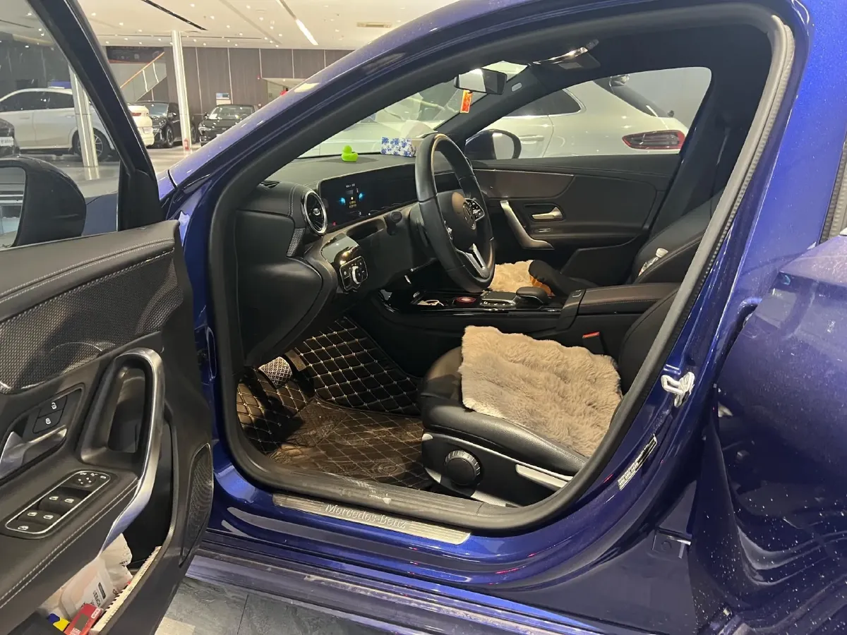 2020 Mercedes-Benz A Class 1.3T 163HP L4 7DCT,autocango,china used car exporter,china ev exporter,chinese used car exporter,chinese used ev exporter