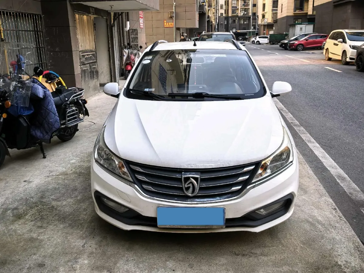 2017 BaoJun 310 1.5L 112HP L4 6MT,autocango,china used car exporter,china ev exporter,chinese used car exporter,chinese used ev exporter