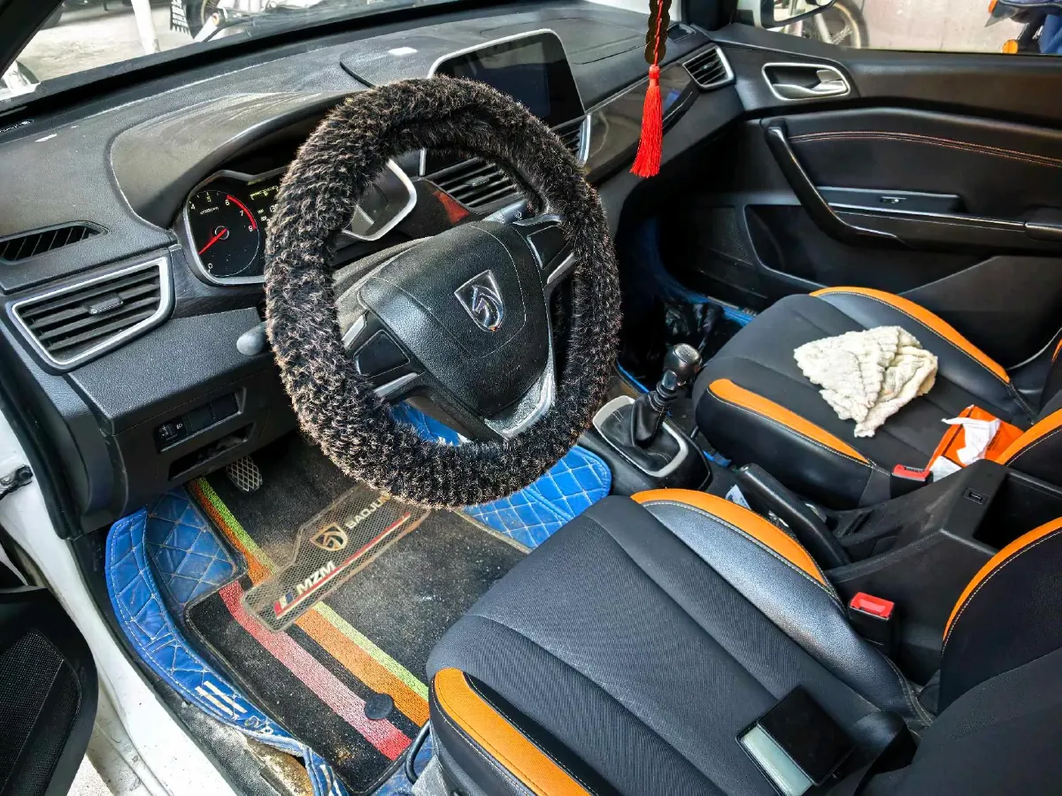 2017 BaoJun 310 1.5L 112HP L4 6MT,autocango,china used car exporter,china ev exporter,chinese used car exporter,chinese used ev exporter