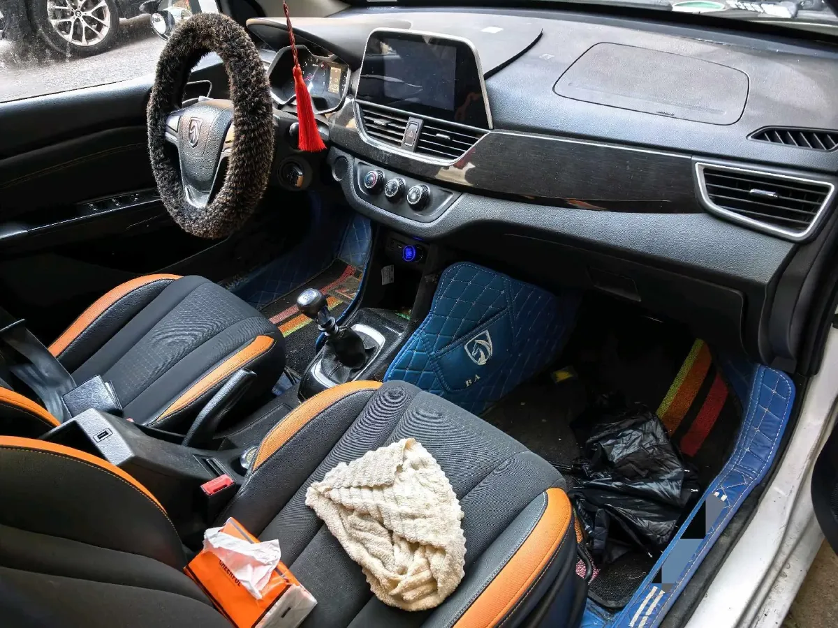 2017 BaoJun 310 1.5L 112HP L4 6MT,autocango,china used car exporter,china ev exporter,chinese used car exporter,chinese used ev exporter