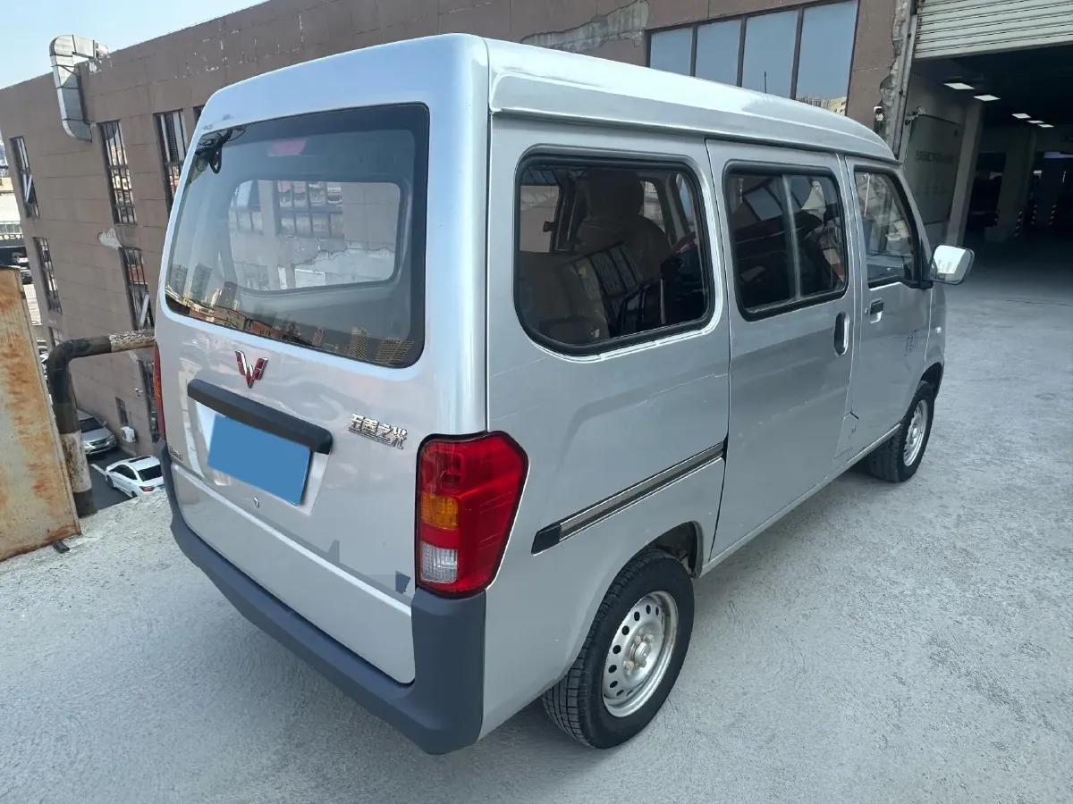 2015 WuLing ZhiGuang 1.2L 82HP L4 5MT,autocango,china used car exporter,china ev exporter,chinese used car exporter,chinese used ev exporter