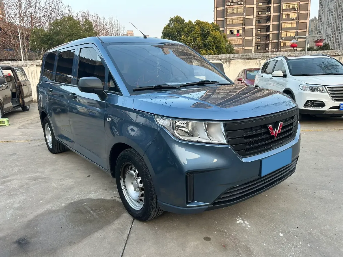 2021 WuLing HongGuang Plus 1.5L 99HP L4 6MT,autocango,china used car exporter,china ev exporter,chinese used car exporter,chinese used ev exporter