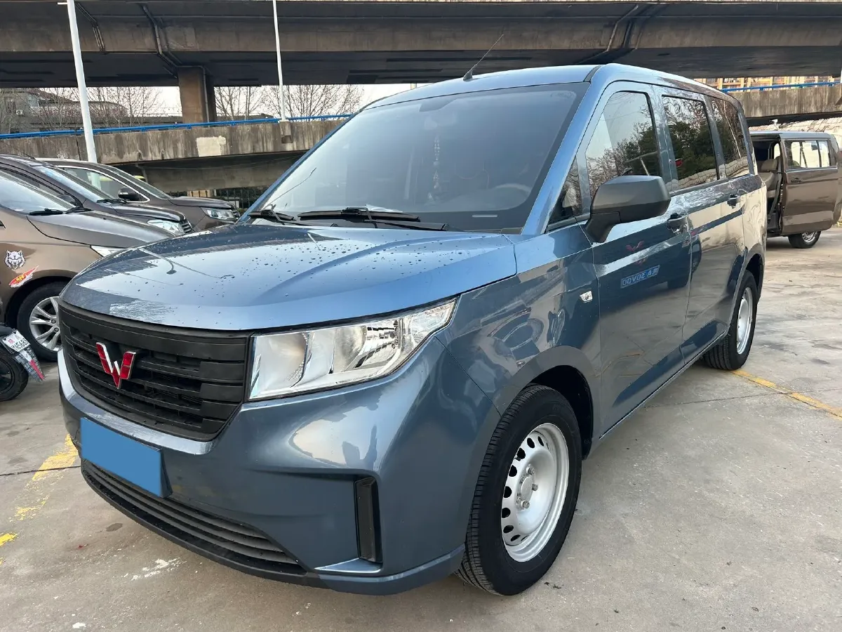 2021 WuLing HongGuang Plus 1.5L 99HP L4 6MT,autocango,china used car exporter,china ev exporter,chinese used car exporter,chinese used ev exporter