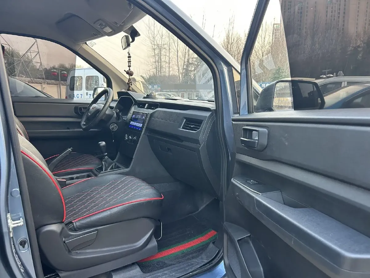 2021 WuLing HongGuang Plus 1.5L 99HP L4 6MT,autocango,china used car exporter,china ev exporter,chinese used car exporter,chinese used ev exporter