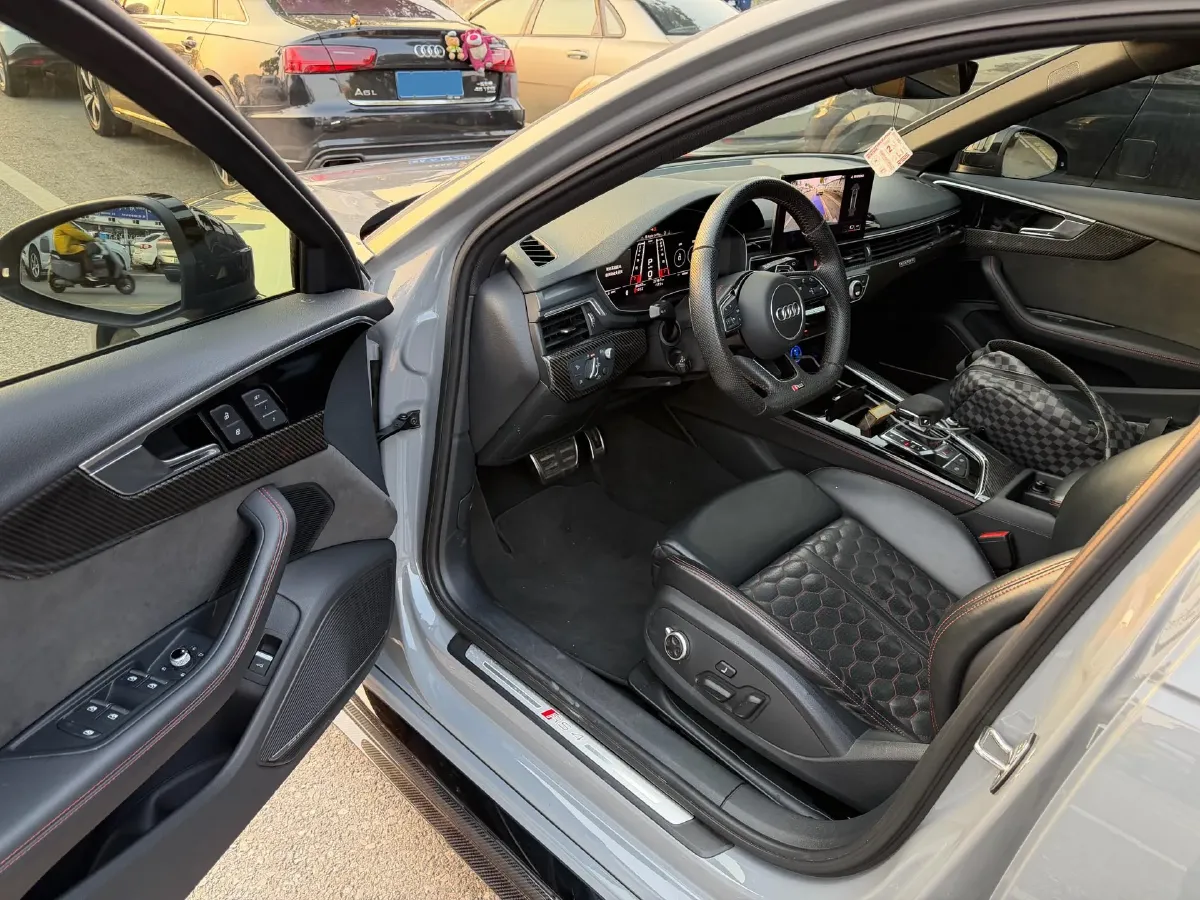 2021 Audi RS 4 2.9T 450HP V6 8AT,autocango,china used car exporter,china ev exporter,chinese used car exporter,chinese used ev exporter