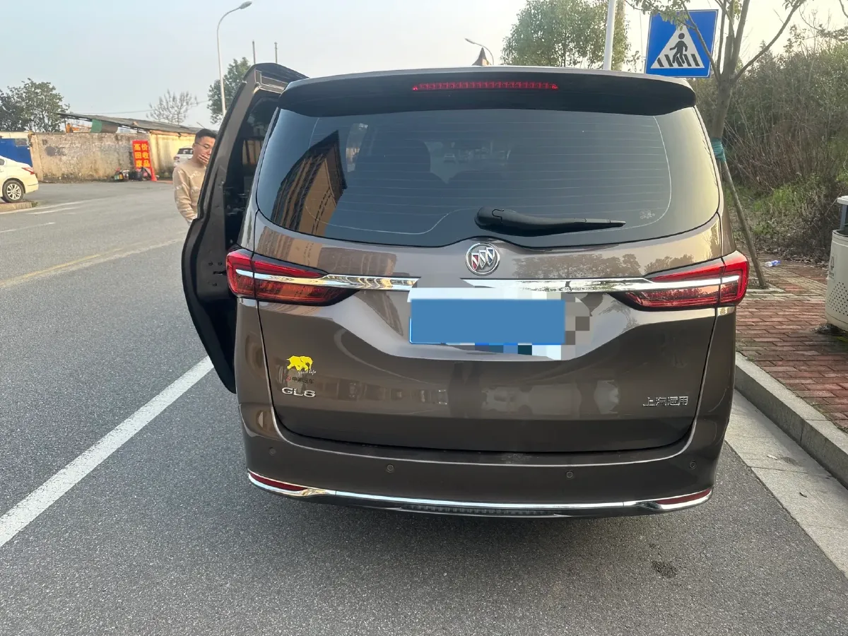 2023 Buick GL8 2.0T 237HP L4 9AT,autocango,china used car exporter,china ev exporter,chinese used car exporter,chinese used ev exporter