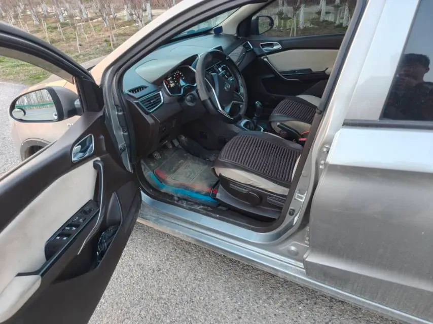 2017 BaoJun 310W 1.5L 112HP L4 6MT,autocango,china used car exporter,china ev exporter,chinese used car exporter,chinese used ev exporter