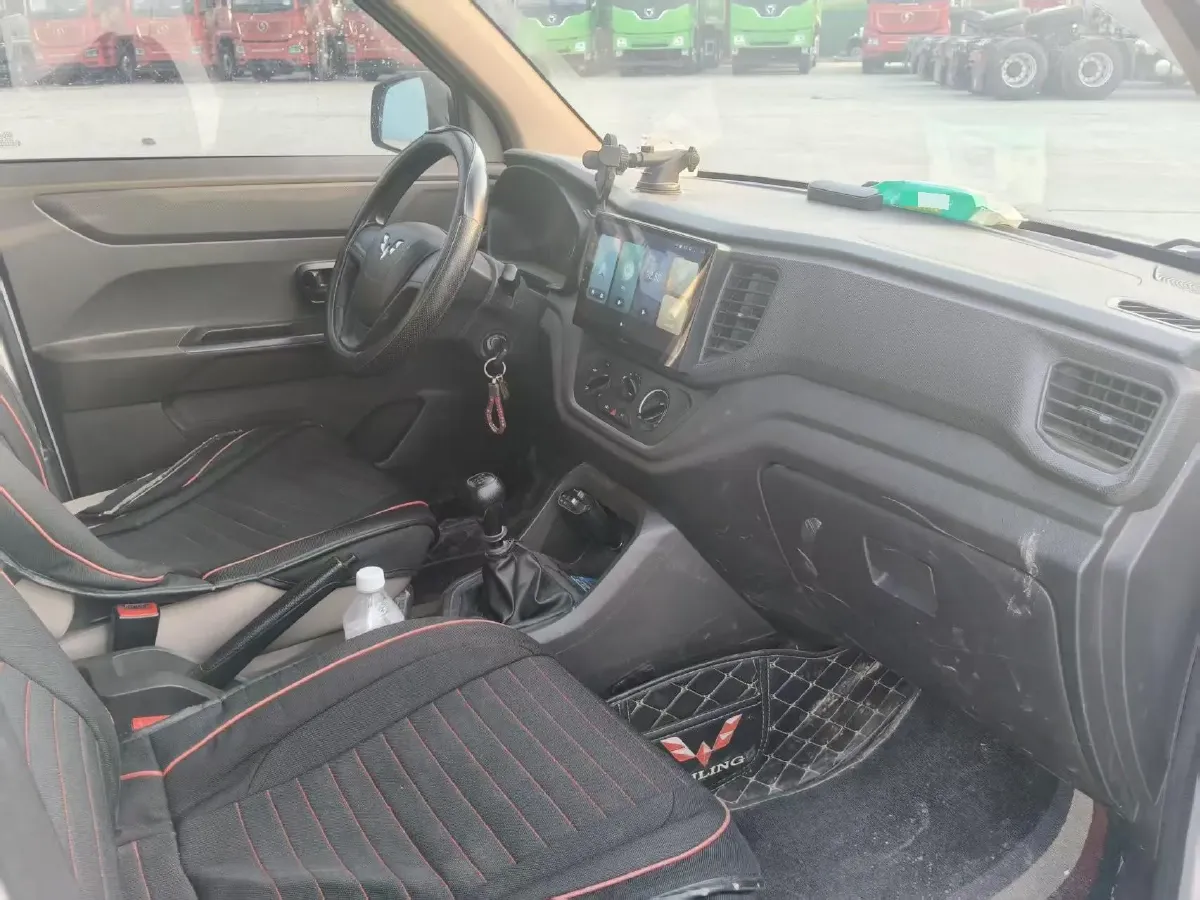 2019 WuLing HongGuang V 1.5L 99HP L4 6MT,autocango,china used car exporter,china ev exporter,chinese used car exporter,chinese used ev exporter