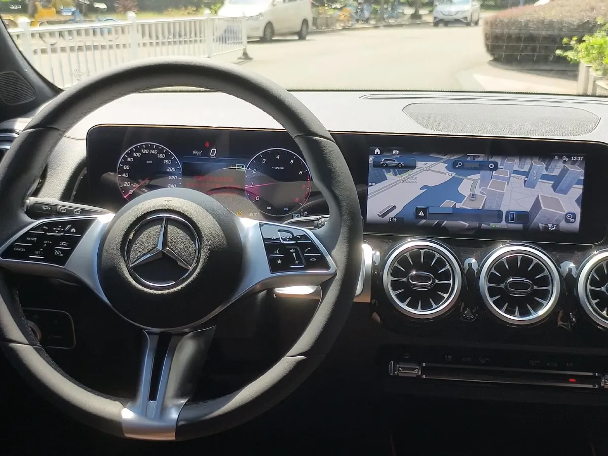 2025 Mercedes-Benz GLB Class 2.0T 190HP L4 8DCT,autocango,china used car exporter,china ev exporter,chinese used car exporter,chinese used ev exporter