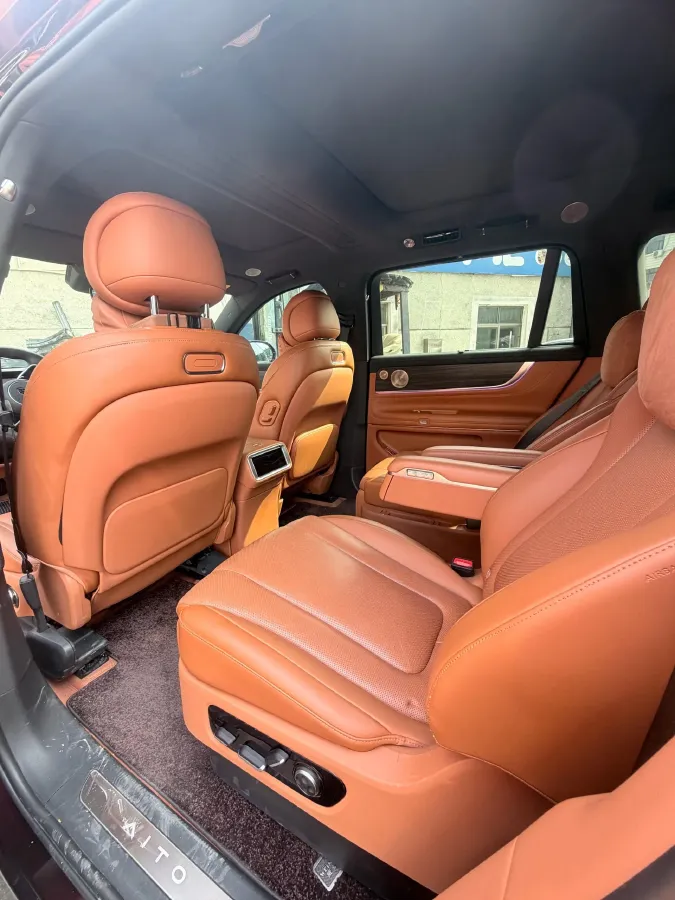 2025 AITO AITO M9 REEV 160HP REEV 52KWH,autocango,china used car exporter,china ev exporter,chinese used car exporter,chinese used ev exporter