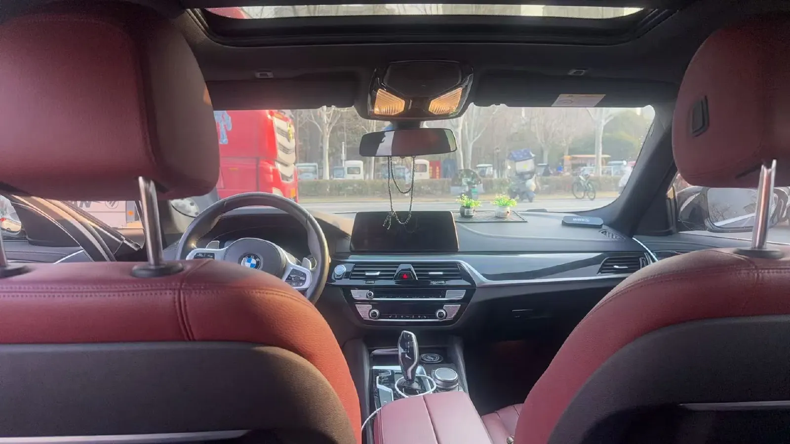 2020 BMW 5 Series 2.0T 252HP L4 8AT,autocango,china used car exporter,china ev exporter,chinese used car exporter,chinese used ev exporter