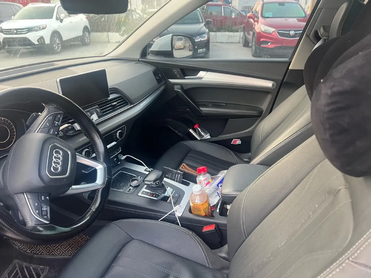 2020 Audi Q5L 2.0T 190HP L4 7DCT,autocango,china used car exporter,china ev exporter,chinese used car exporter,chinese used ev exporter