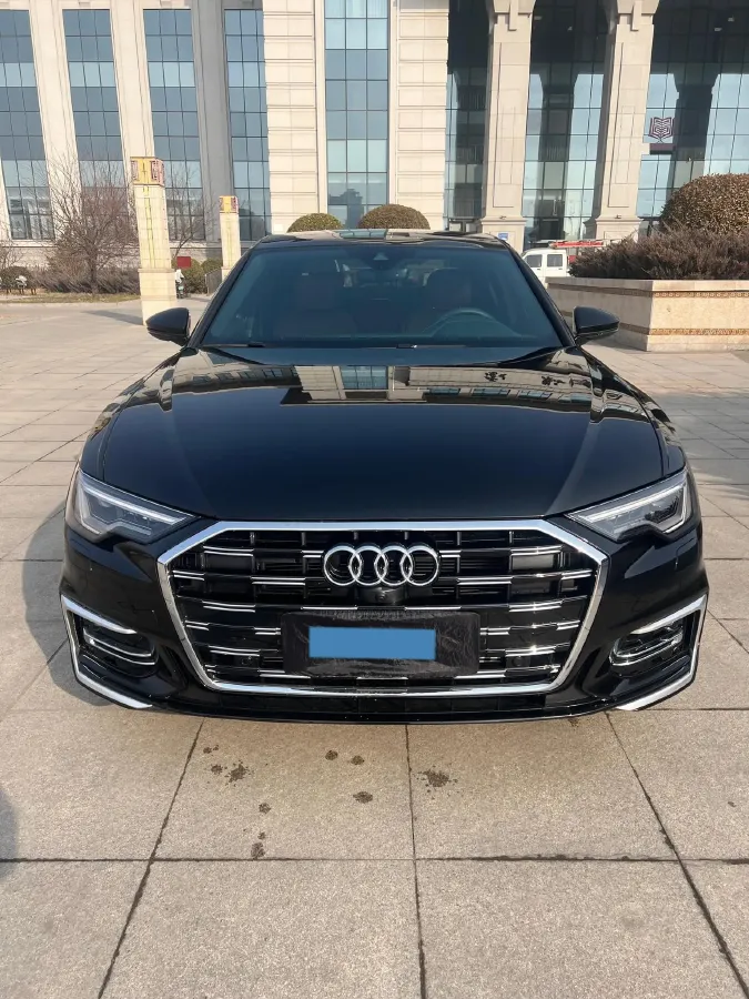 2025 Audi A6L 2.0T 245HP L4 7DCT,autocango,china used car exporter,china ev exporter,chinese used car exporter,chinese used ev exporter