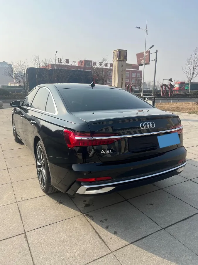 2025 Audi A6L 2.0T 245HP L4 7DCT,autocango,china used car exporter,china ev exporter,chinese used car exporter,chinese used ev exporter