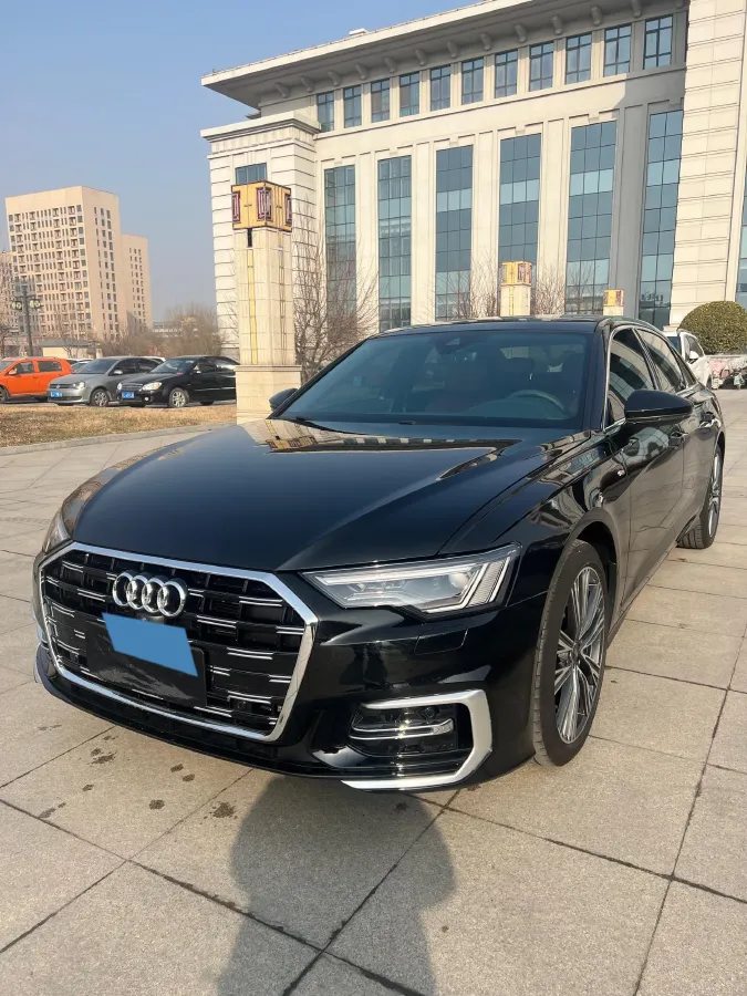 2025 Audi A6L 2.0T 245HP L4 7DCT,autocango,china used car exporter,china ev exporter,chinese used car exporter,chinese used ev exporter