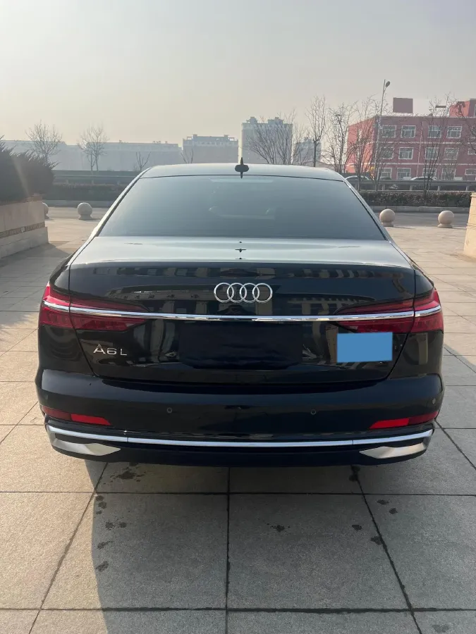 2025 Audi A6L 2.0T 245HP L4 7DCT,autocango,china used car exporter,china ev exporter,chinese used car exporter,chinese used ev exporter