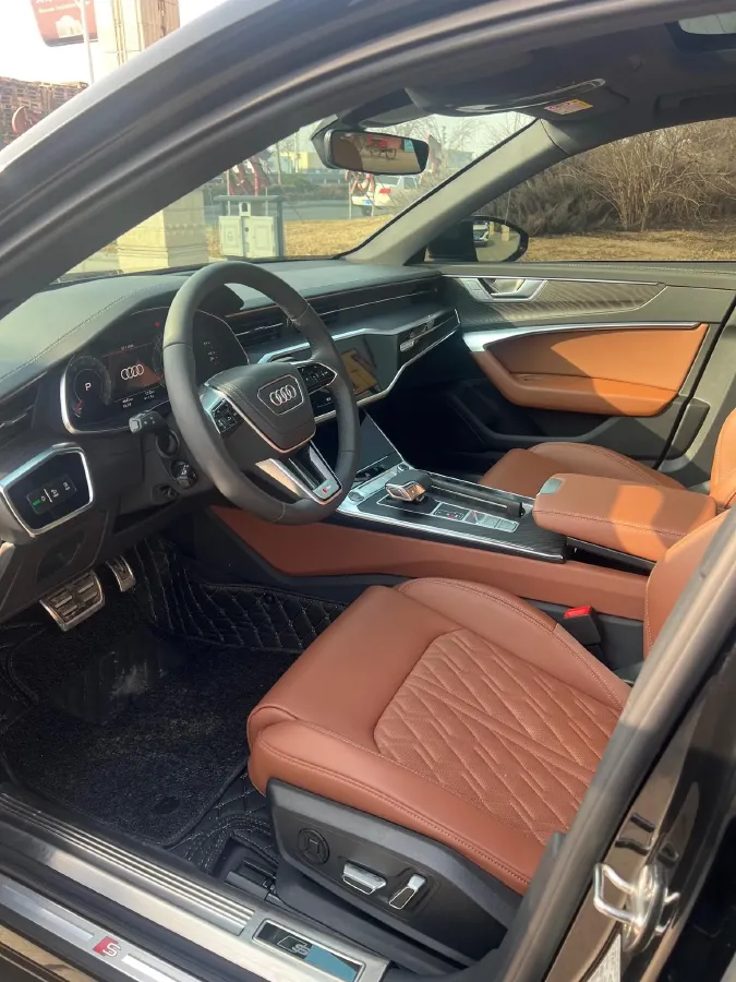 2025 Audi A6L 2.0T 245HP L4 7DCT,autocango,china used car exporter,china ev exporter,chinese used car exporter,chinese used ev exporter