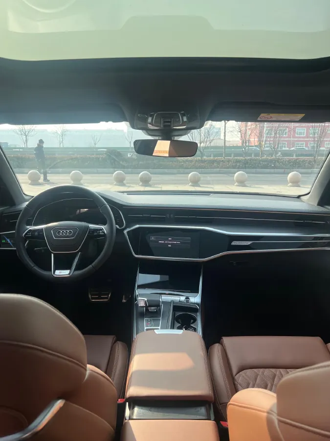 2025 Audi A6L 2.0T 245HP L4 7DCT,autocango,china used car exporter,china ev exporter,chinese used car exporter,chinese used ev exporter