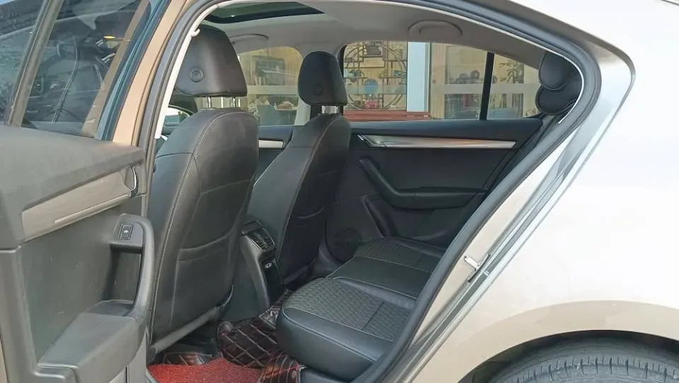 2018 Skoda Octavia 1.2T 116HP L4 7DCT,autocango,china used car exporter,china ev exporter,chinese used car exporter,chinese used ev exporter