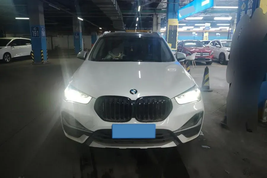 2021 BMW X1 1.5T 140HP L3 7DCT,autocango,china used car exporter,china ev exporter,chinese used car exporter,chinese used ev exporter
