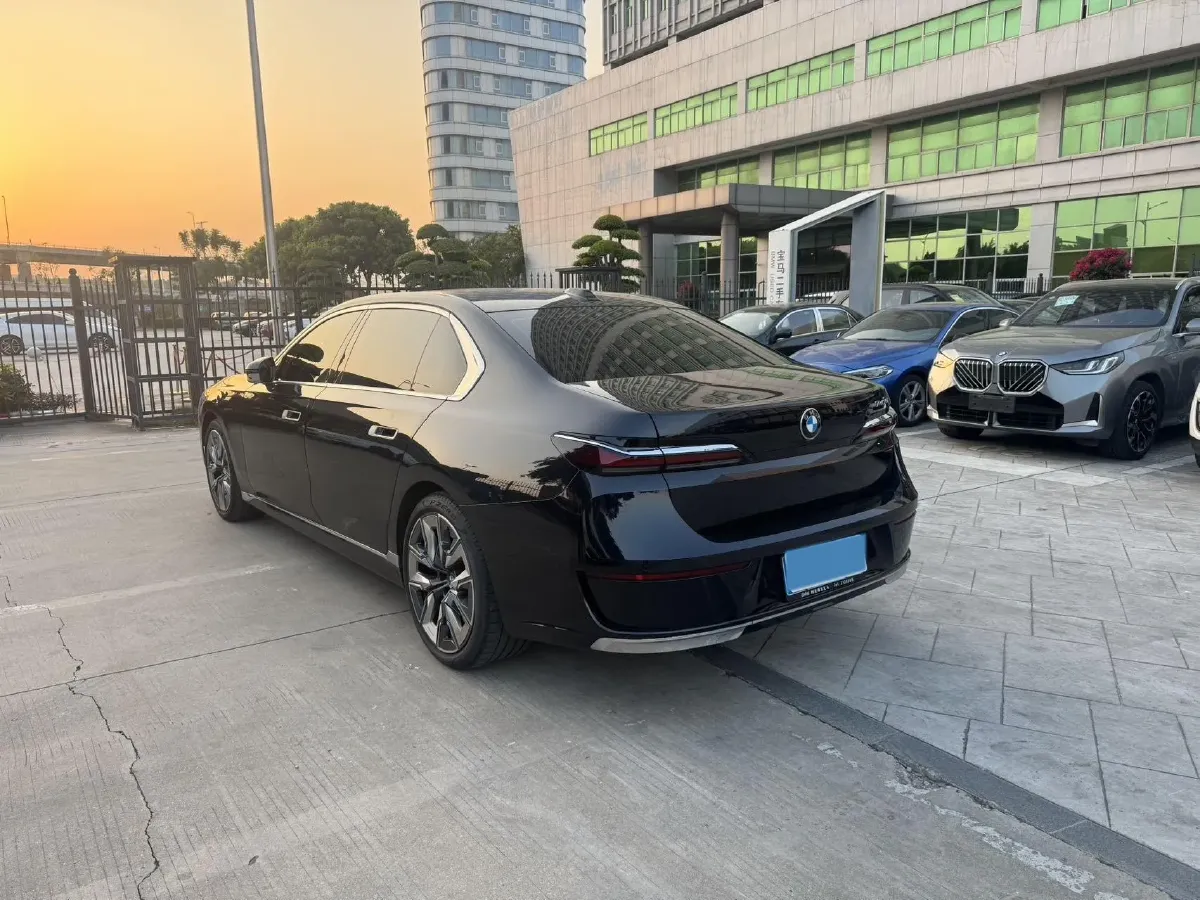 2023 BMW 7 Series 3.0T 381HP L6 8AT,autocango,china used car exporter,china ev exporter,chinese used car exporter,chinese used ev exporter