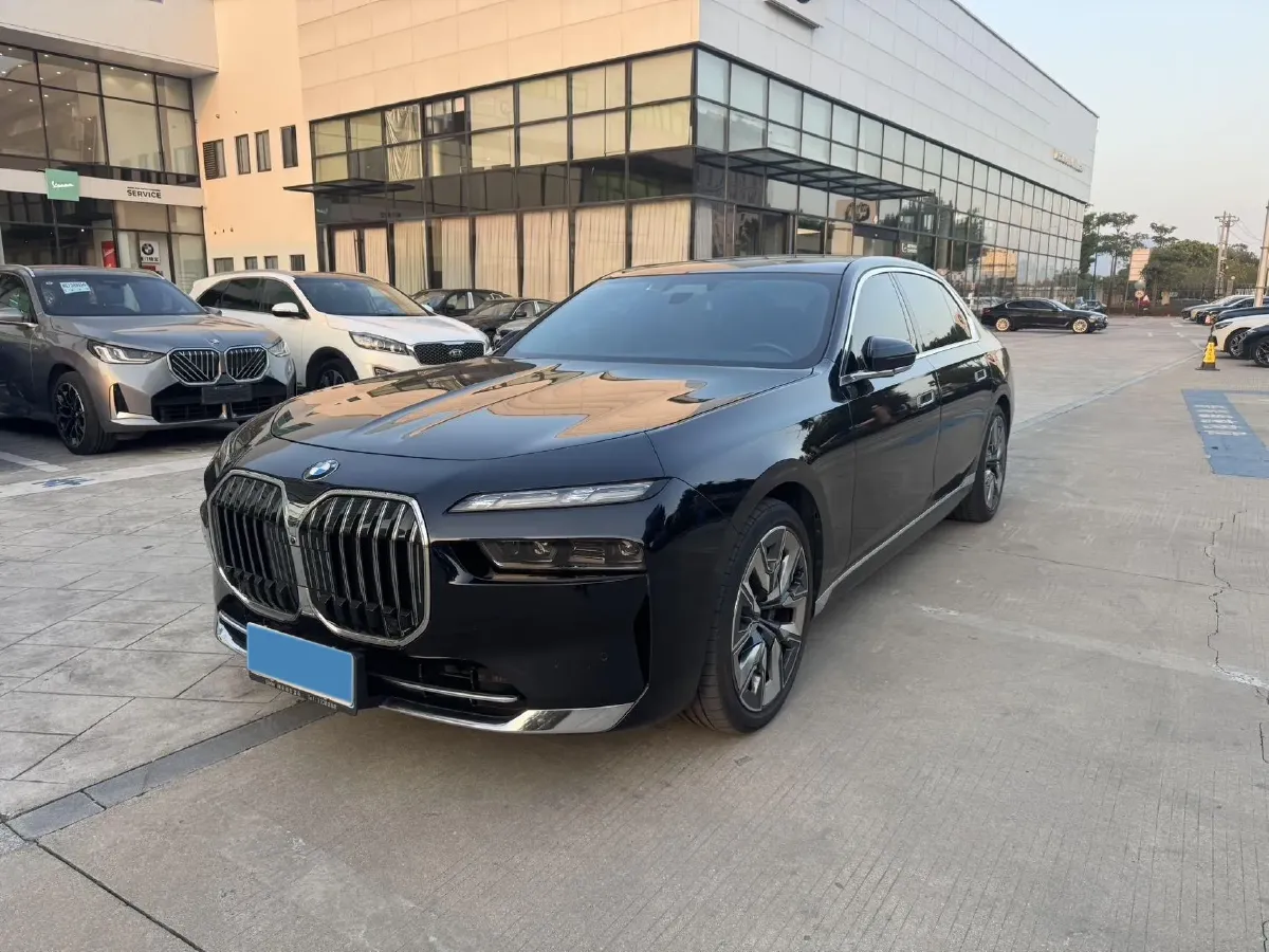 2023 BMW 7 Series 3.0T 381HP L6 8AT,autocango,china used car exporter,china ev exporter,chinese used car exporter,chinese used ev exporter