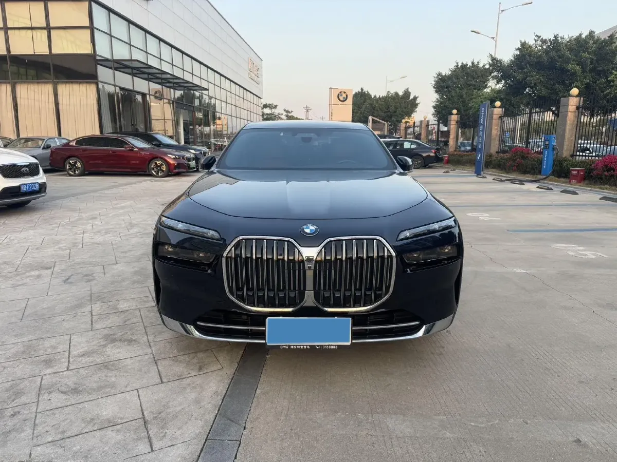2023 BMW 7 Series 3.0T 381HP L6 8AT,autocango,china used car exporter,china ev exporter,chinese used car exporter,chinese used ev exporter