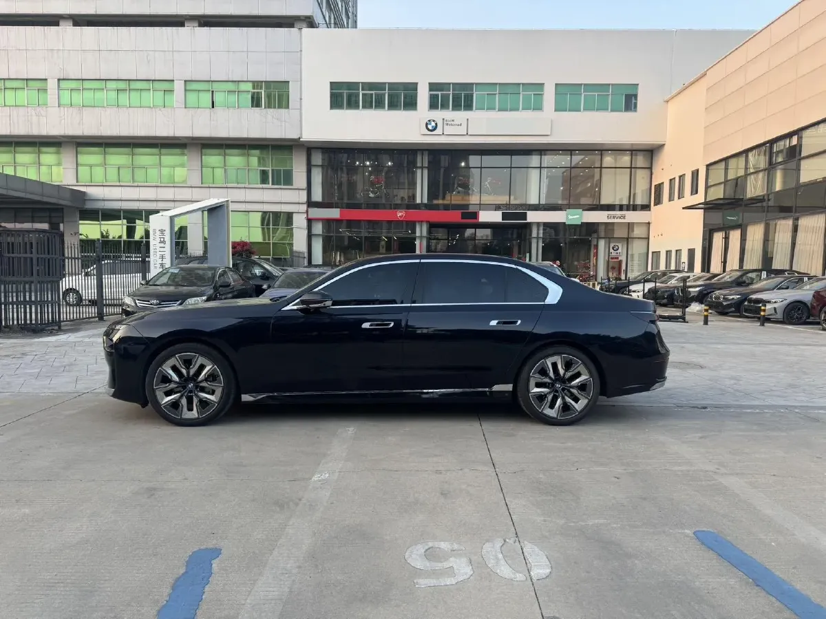 2023 BMW 7 Series 3.0T 381HP L6 8AT,autocango,china used car exporter,china ev exporter,chinese used car exporter,chinese used ev exporter