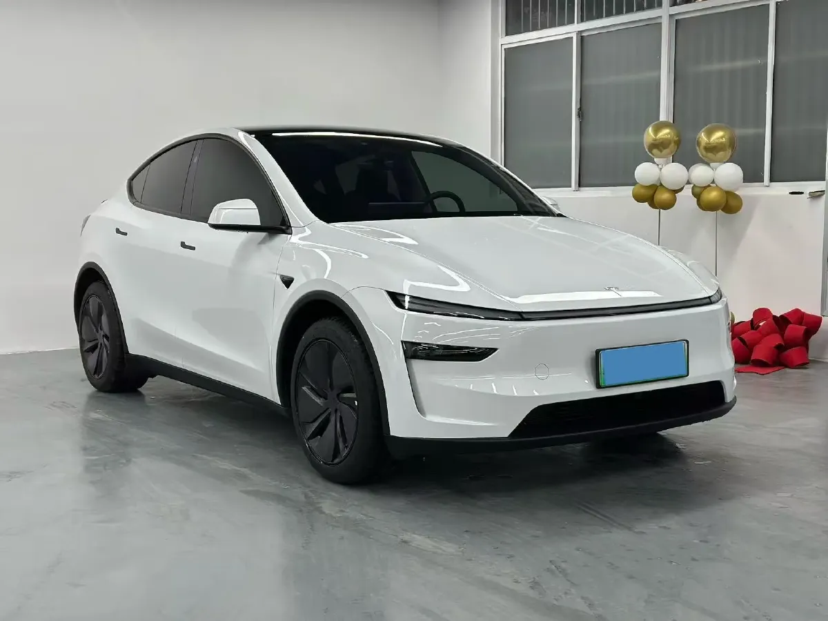 2025 Tesla Model Y BEV 62.5KWH,autocango,china used car exporter,china ev exporter,chinese used car exporter,chinese used ev exporter