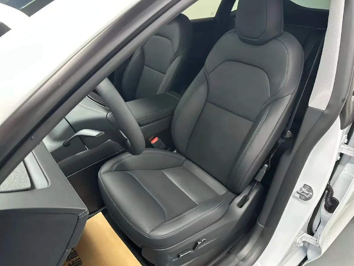 2025 Tesla Model Y BEV 62.5KWH,autocango,china used car exporter,china ev exporter,chinese used car exporter,chinese used ev exporter