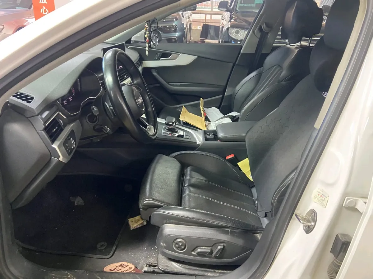 2022 Audi A4L 2.0T 190HP L4 7DCT,autocango,china used car exporter,china ev exporter,chinese used car exporter,chinese used ev exporter