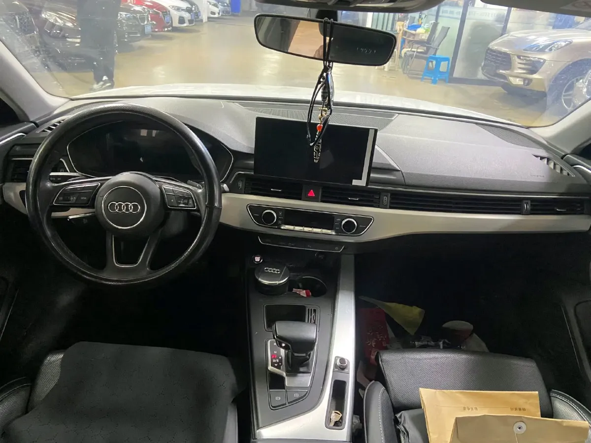 2022 Audi A4L 2.0T 190HP L4 7DCT,autocango,china used car exporter,china ev exporter,chinese used car exporter,chinese used ev exporter