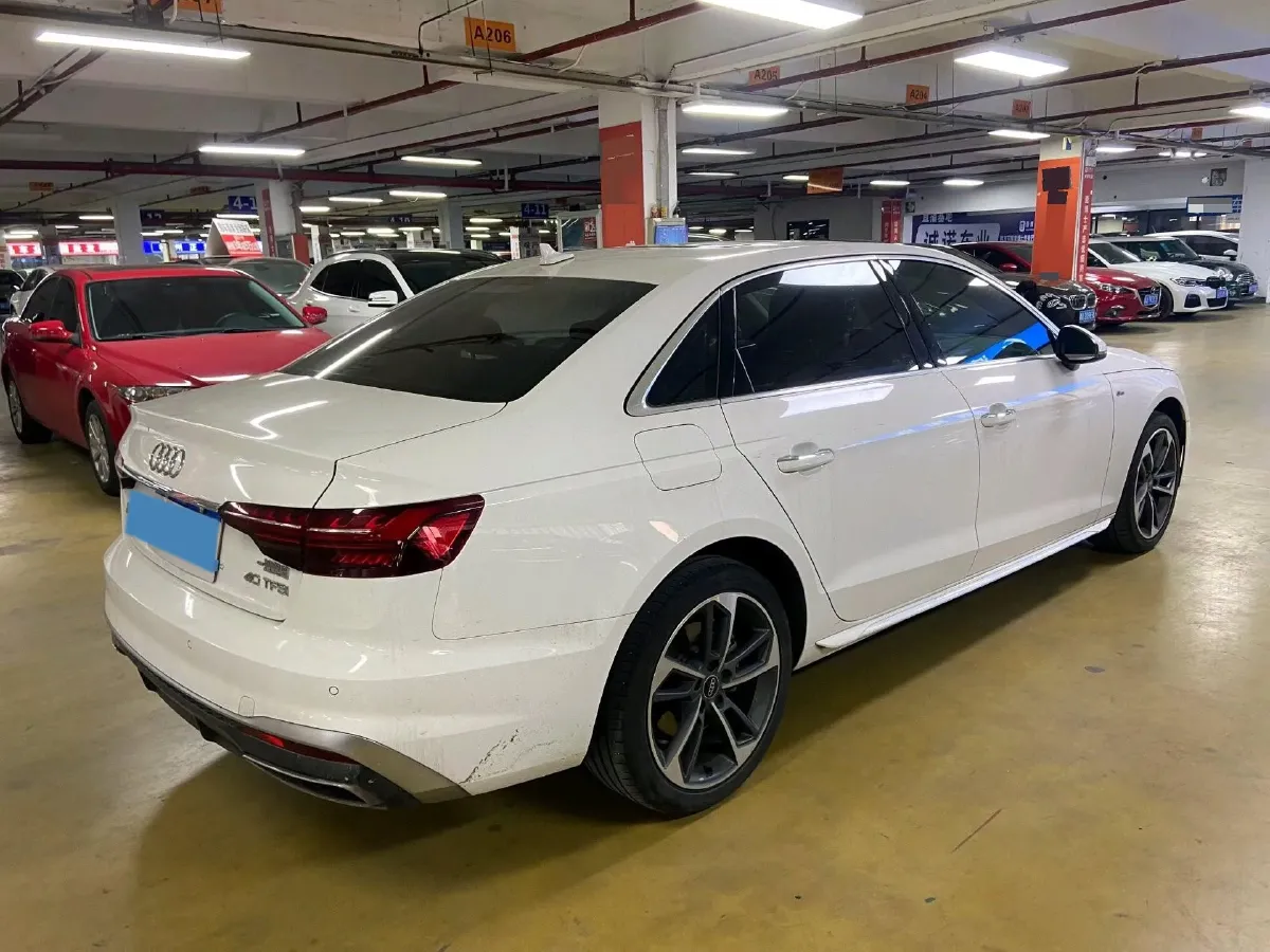 2022 Audi A4L 2.0T 190HP L4 7DCT,autocango,china used car exporter,china ev exporter,chinese used car exporter,chinese used ev exporter