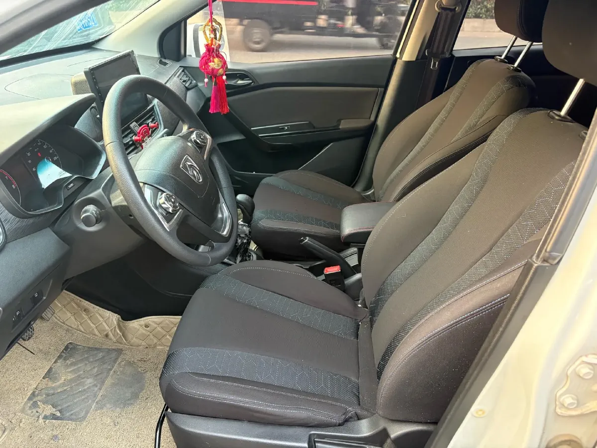 2020 BaoJun 310 1.2L 80HP L4 5MT,autocango,china used car exporter,china ev exporter,chinese used car exporter,chinese used ev exporter