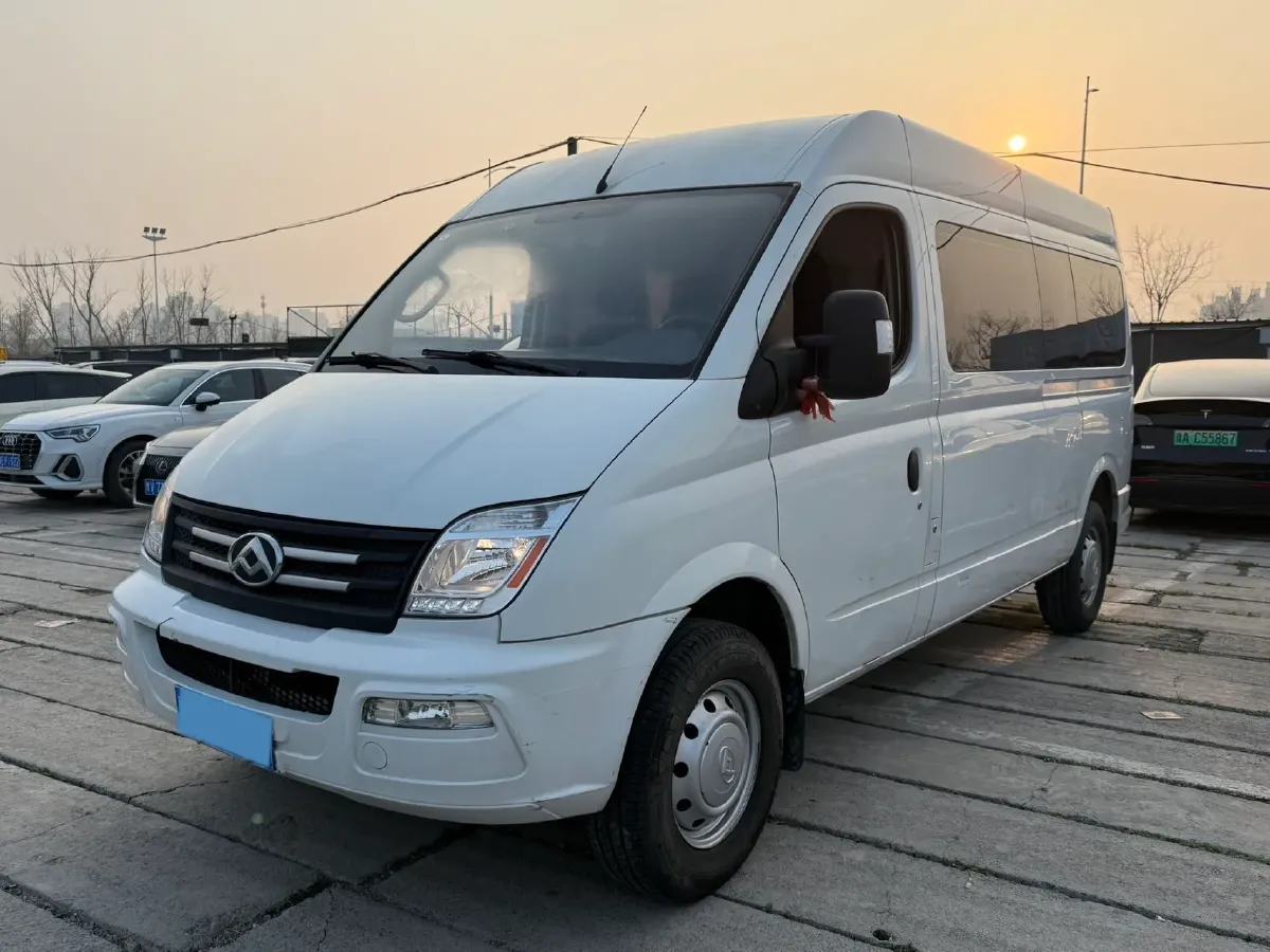 2023 MAXUS XinTu V80 2.0T 127HP L4 6MT,autocango,china used car exporter,china ev exporter,chinese used car exporter,chinese used ev exporter