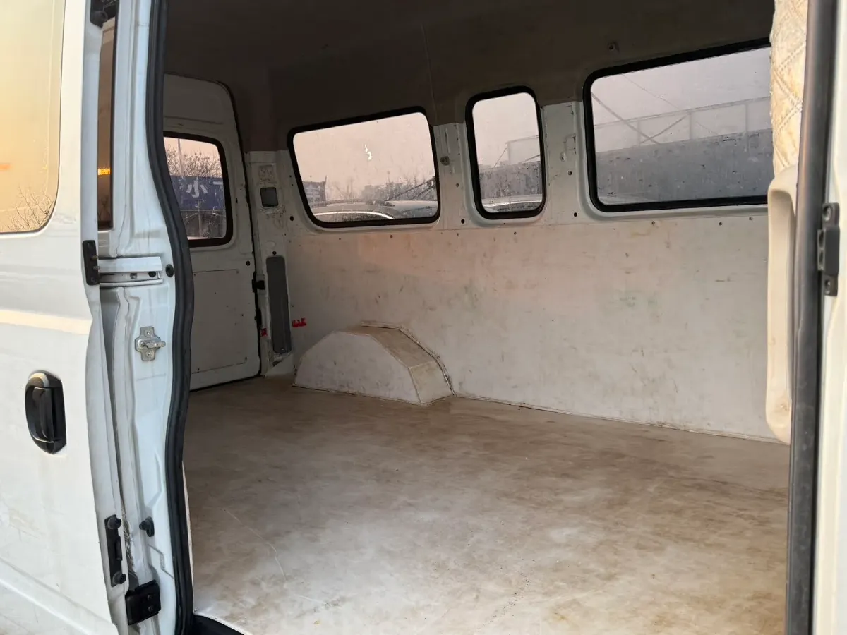 2023 MAXUS XinTu V80 2.0T 127HP L4 6MT,autocango,china used car exporter,china ev exporter,chinese used car exporter,chinese used ev exporter