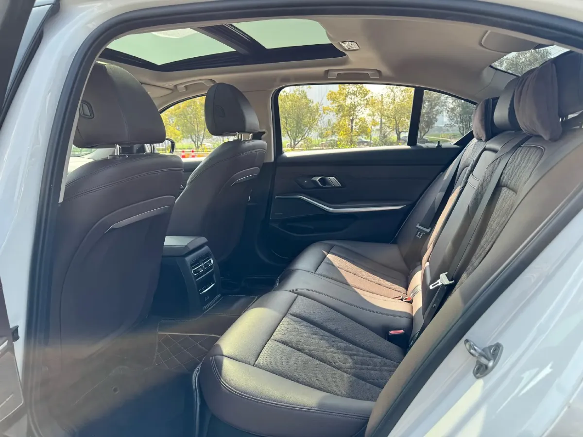 2023 BMW 3 Series 2.0T 184HP L4 8AT,autocango,china used car exporter,china ev exporter,chinese used car exporter,chinese used ev exporter