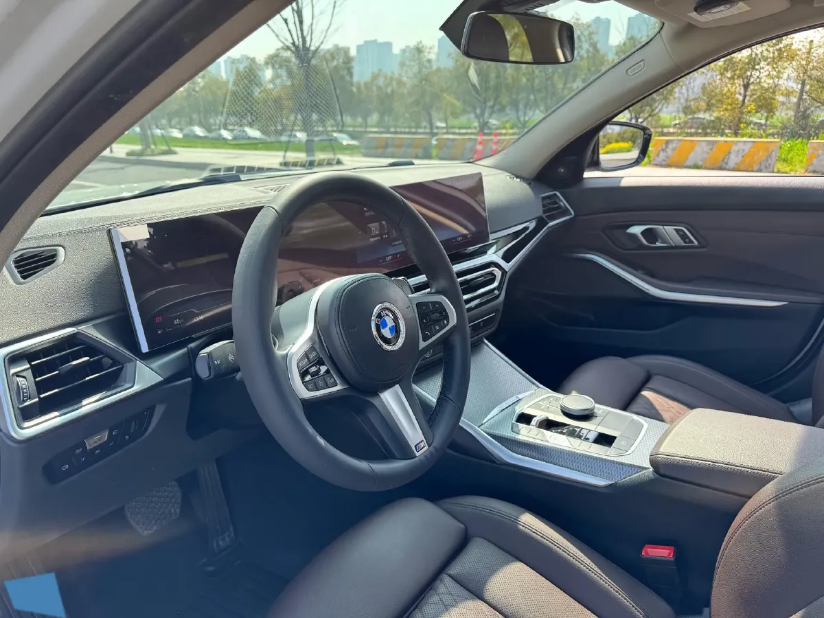 2023 BMW 3 Series 2.0T 184HP L4 8AT,autocango,china used car exporter,china ev exporter,chinese used car exporter,chinese used ev exporter