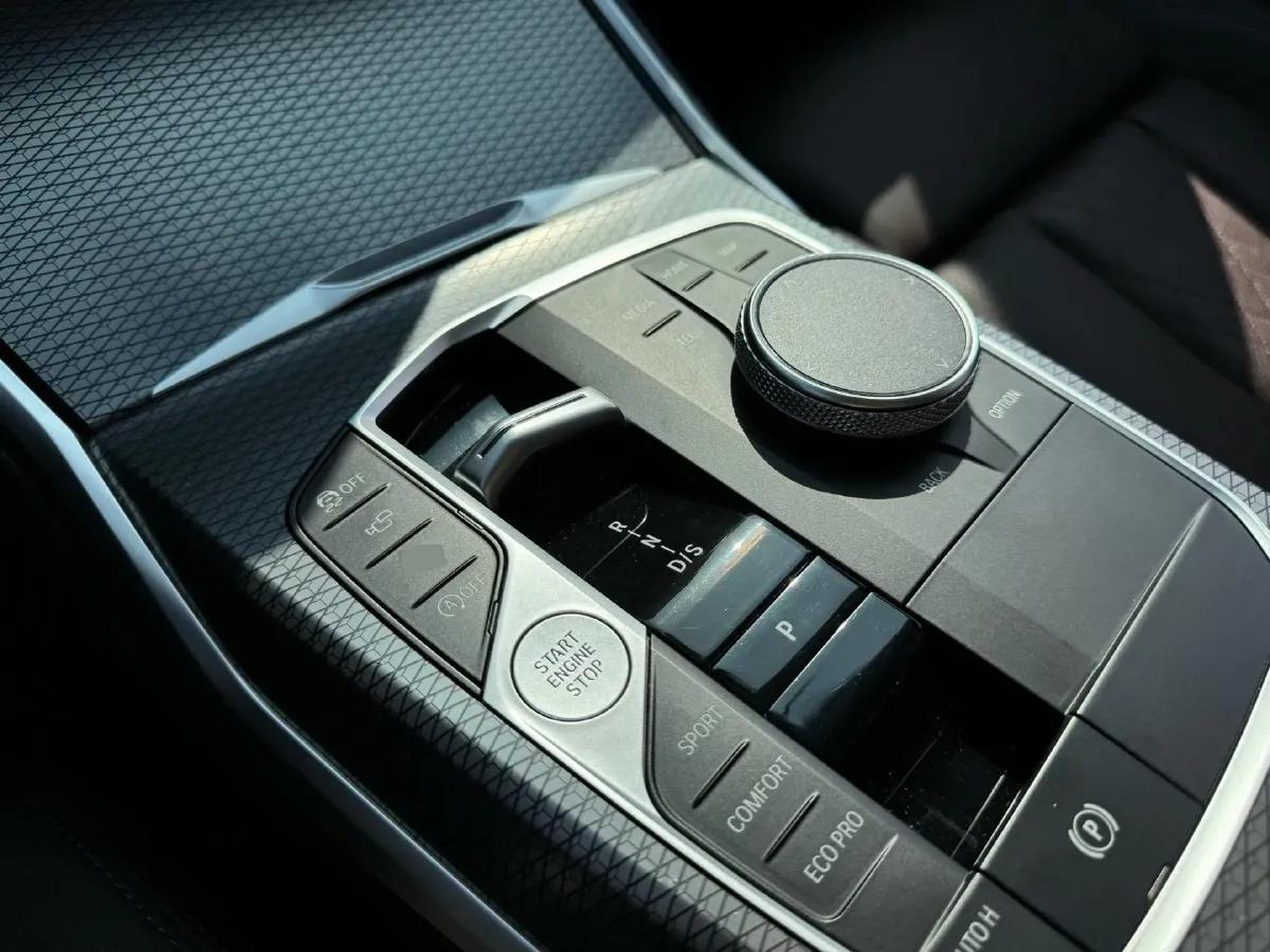 2023 BMW 3 Series 2.0T 184HP L4 8AT,autocango,china used car exporter,china ev exporter,chinese used car exporter,chinese used ev exporter