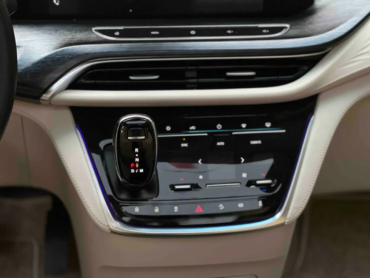 2021 Buick GL8 2.0T 237HP L4 9AT,autocango,china used car exporter,china ev exporter,chinese used car exporter,chinese used ev exporter