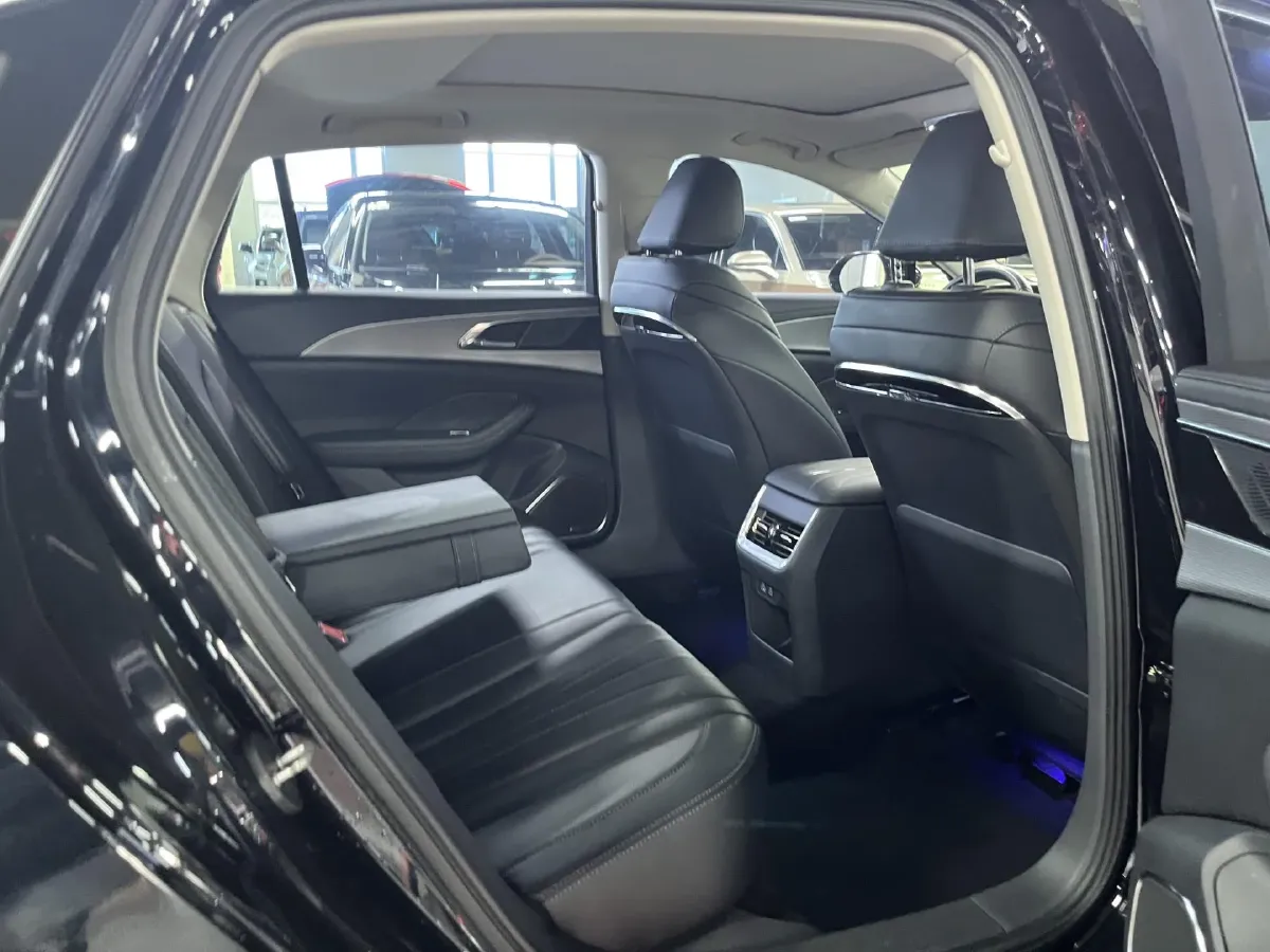 2023 HongQi H5 1.5T 169HP L4 7DCT,autocango,china used car exporter,china ev exporter,chinese used car exporter,chinese used ev exporter