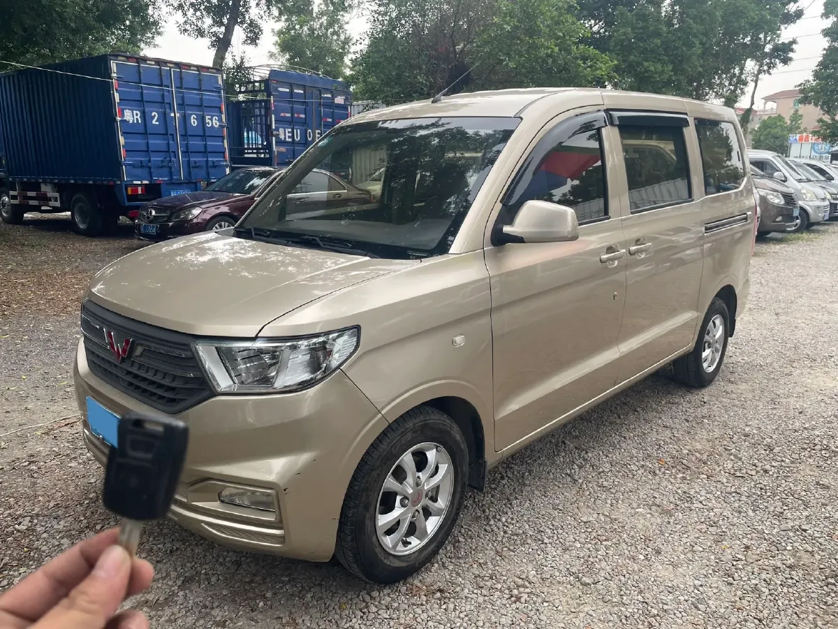 2019 WuLing HongGuang V 1.5L 99HP L4 6MT,autocango,china used car exporter,china ev exporter,chinese used car exporter,chinese used ev exporter