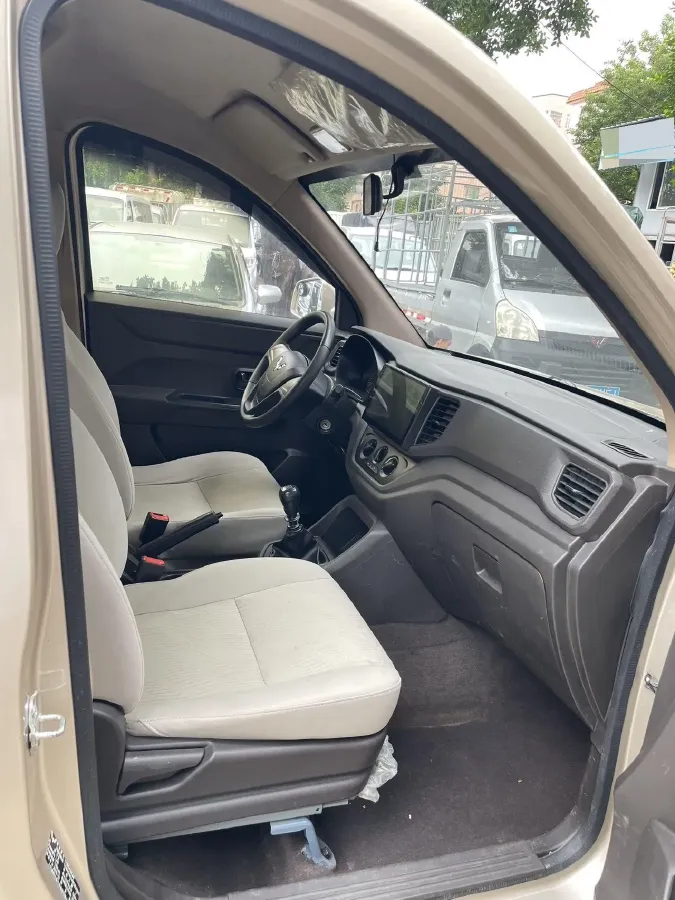 2019 WuLing HongGuang V 1.5L 99HP L4 6MT,autocango,china used car exporter,china ev exporter,chinese used car exporter,chinese used ev exporter